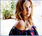 Emily VanCamp