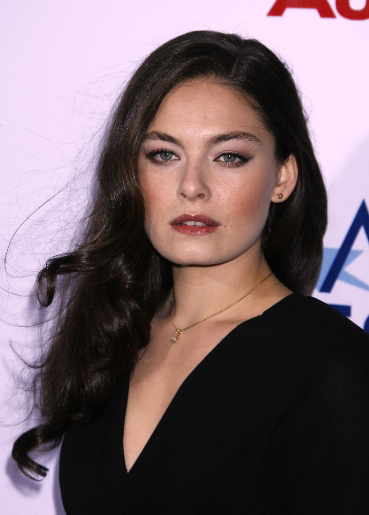 Alexa Davalos