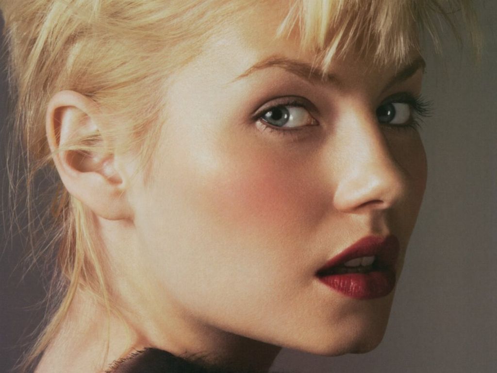 Elisha Cuthbert