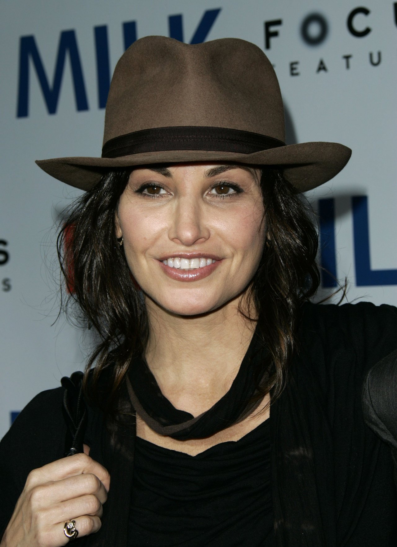 Gina Gershon