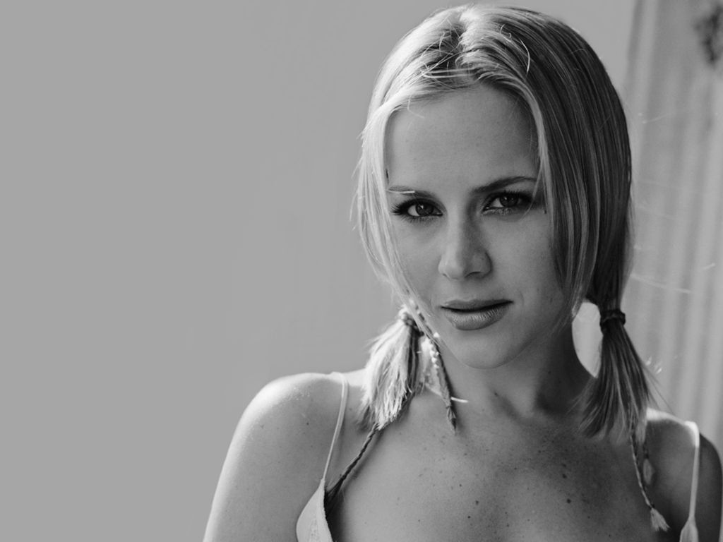 Julie Benz