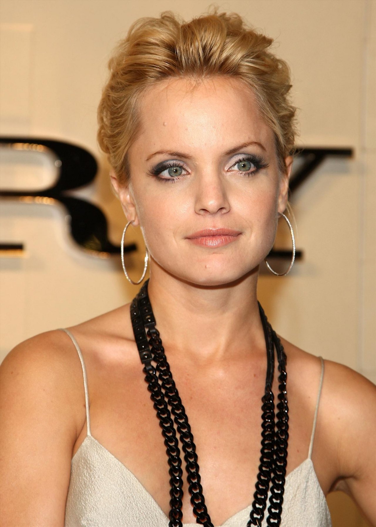 Mena Suvari