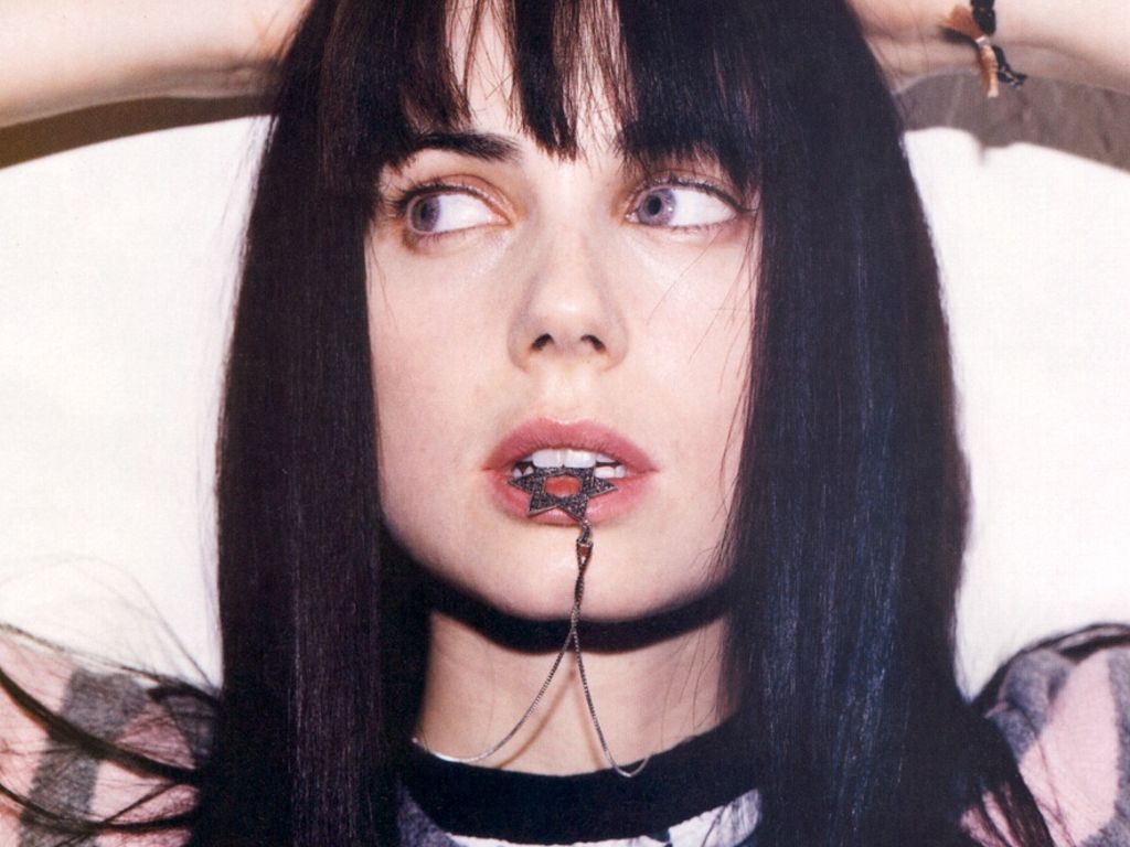 Mia Kirshner